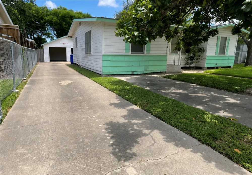 1202 Zarsky Drive Corpus Christi, TX 78412