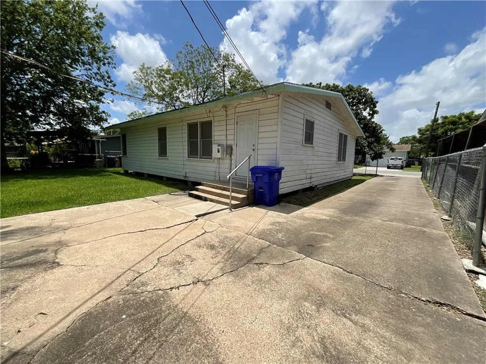 1202 Zarsky Drive Corpus Christi, TX 78412
