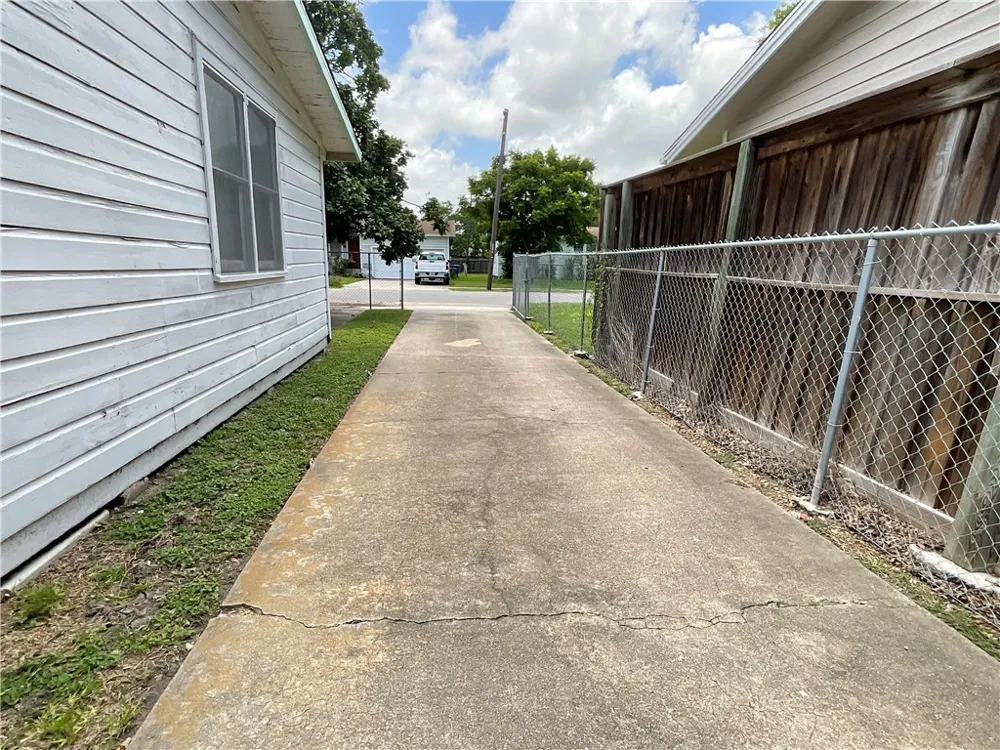 1202 Zarsky Drive Corpus Christi, TX 78412
