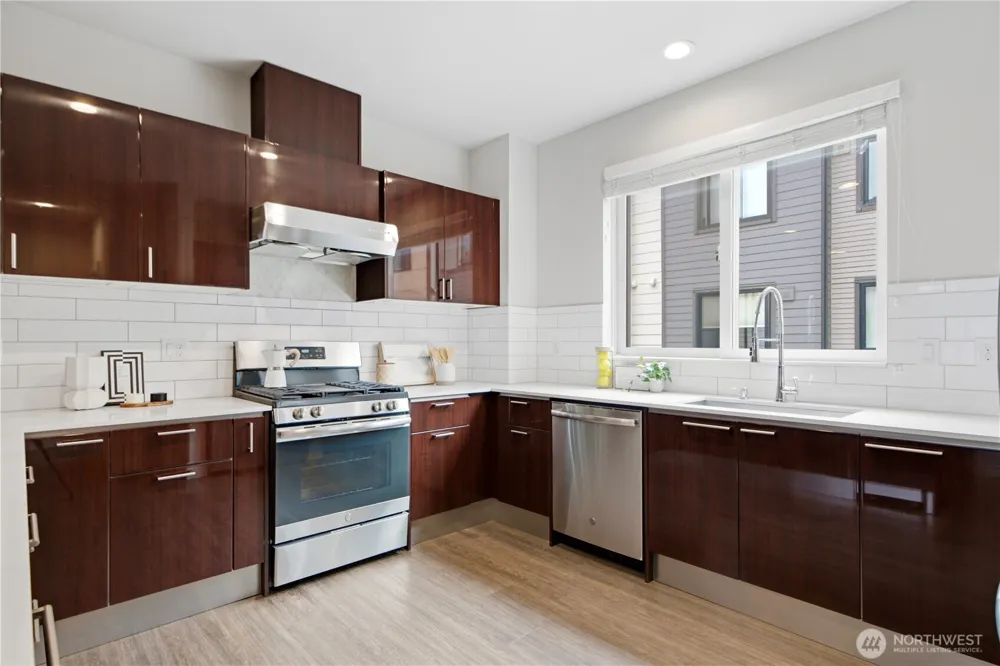 522 Glacier Walk SE Sammamish, WA 98074