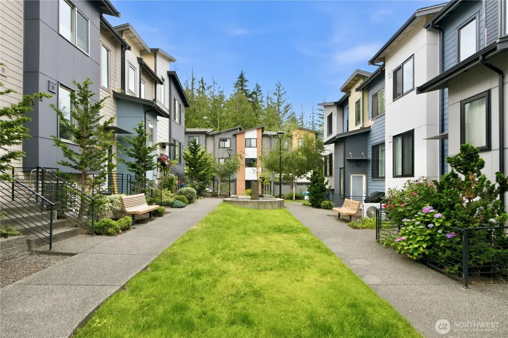 522 Glacier Walk SE Sammamish, WA 98074