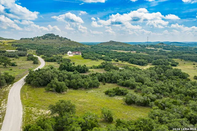 147 Gray Wolf Blanco, TX 78606