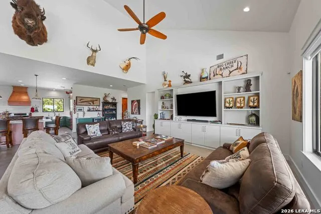 147 Gray Wolf Blanco, TX 78606