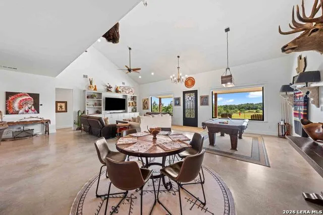 147 Gray Wolf Blanco, TX 78606