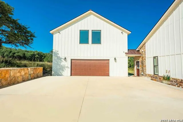 147 Gray Wolf Blanco, TX 78606