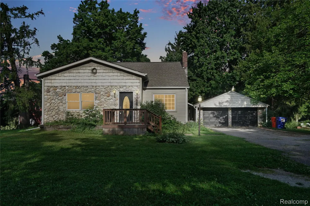 2476 Vandekarr Road Caledonia Charter Township, MI 48867