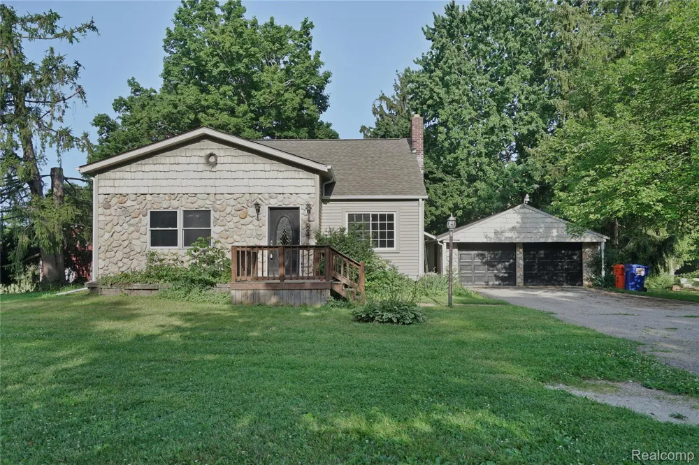2476 Vandekarr Road Caledonia Charter Township, MI 48867