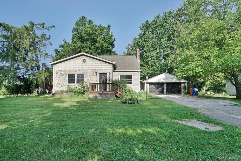 2476 Vandekarr Road Caledonia Charter Township, MI 48867