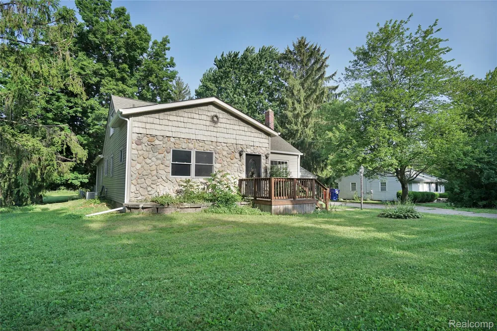 2476 Vandekarr Road Caledonia Charter Township, MI 48867