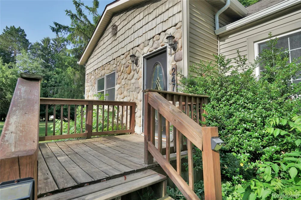 2476 Vandekarr Road Caledonia Charter Township, MI 48867
