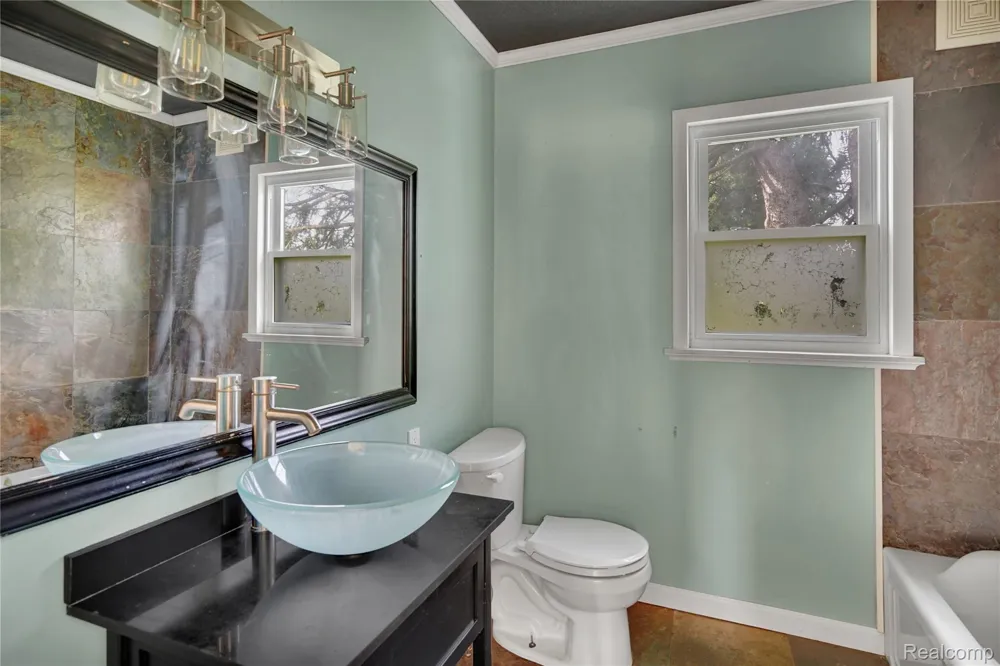 2476 Vandekarr Road Caledonia Charter Township, MI 48867