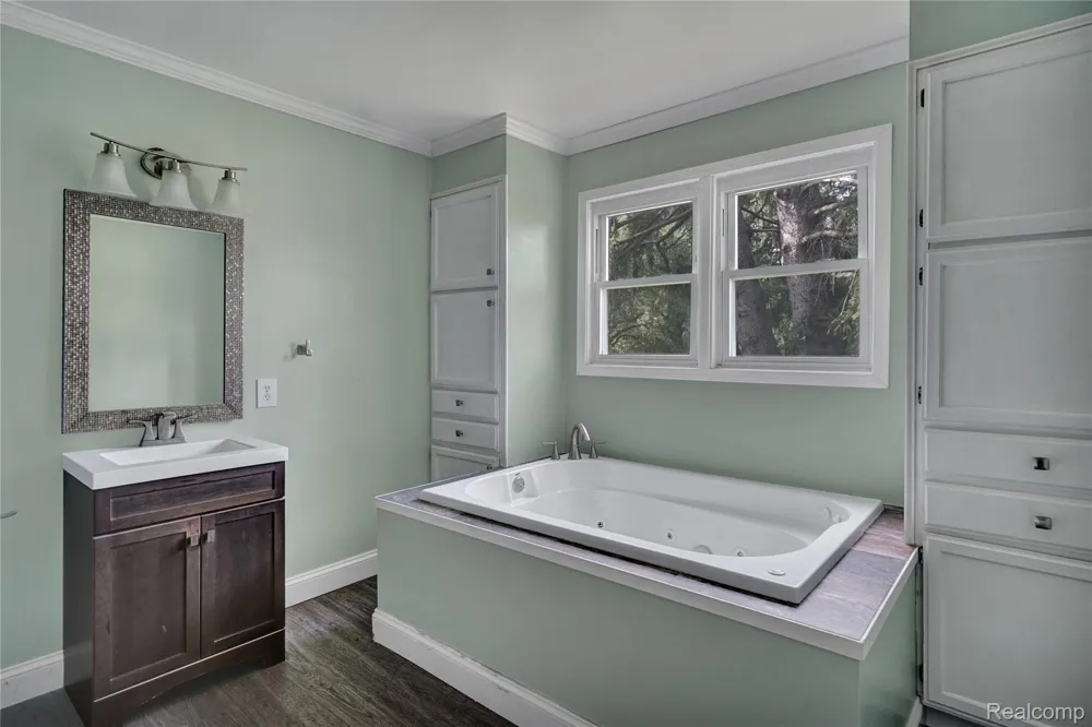 2476 Vandekarr Road Caledonia Charter Township, MI 48867