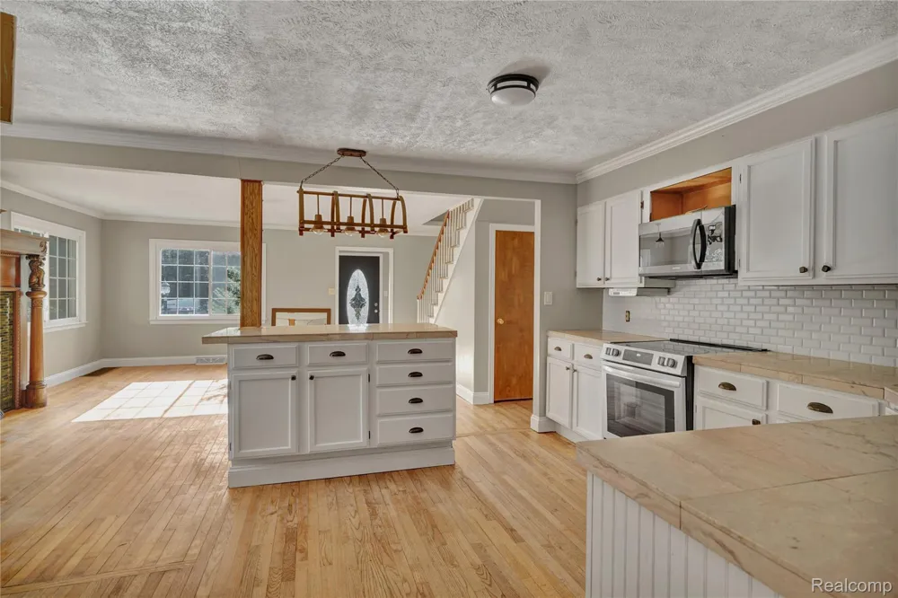 2476 Vandekarr Road Caledonia Charter Township, MI 48867