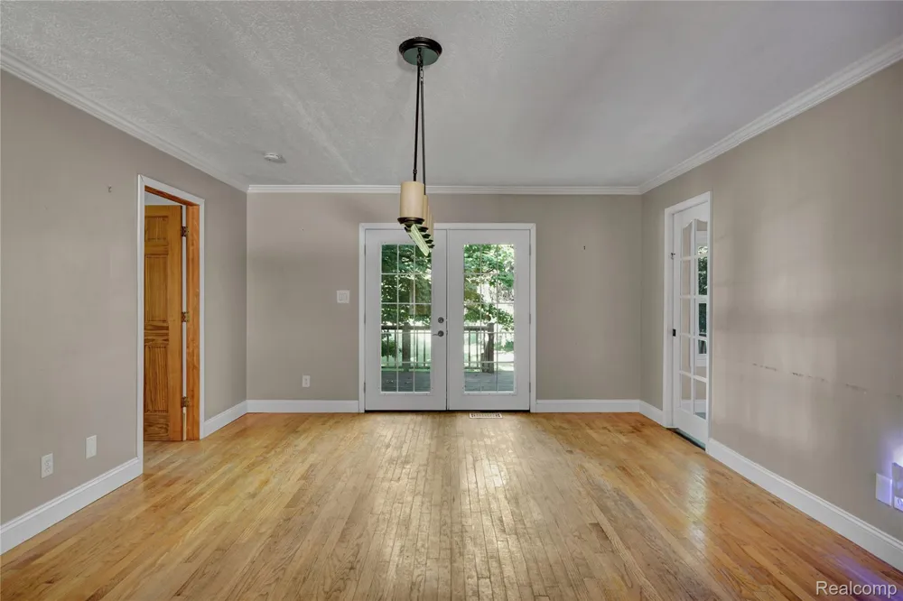 2476 Vandekarr Road Caledonia Charter Township, MI 48867
