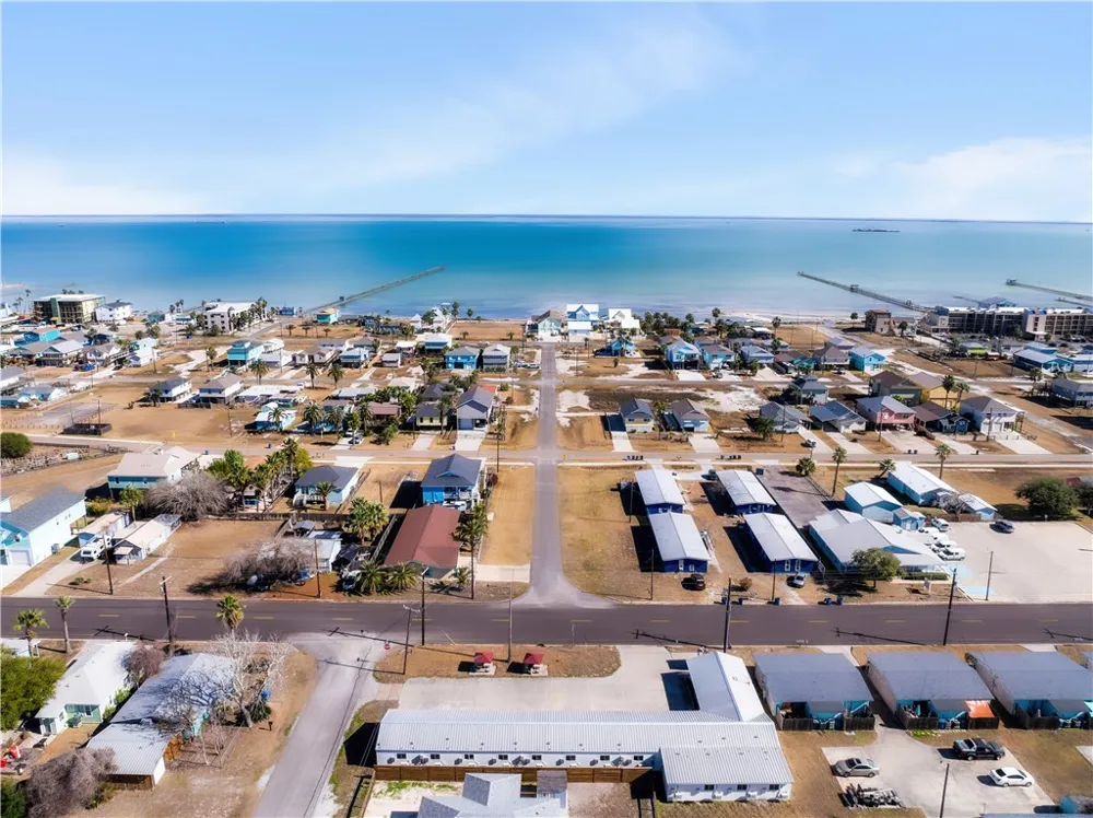 907 S CHURCH STREET Rockport, TX 78382