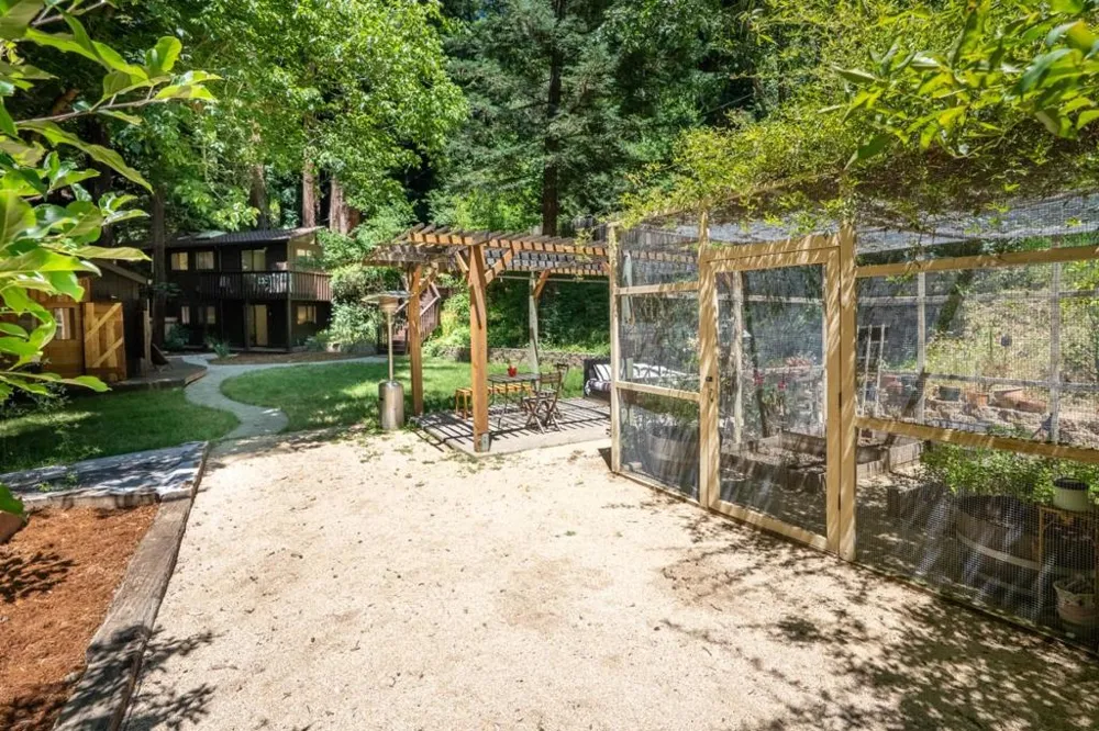 24250 Glenwood Drive Los Gatos, CA 95033