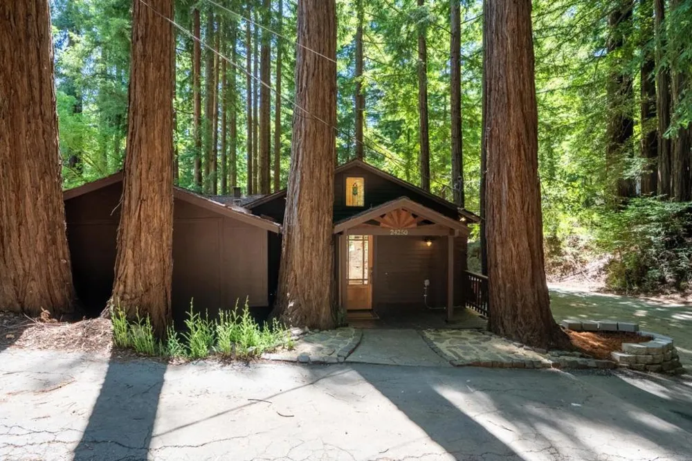 24250 Glenwood Drive Los Gatos, CA 95033