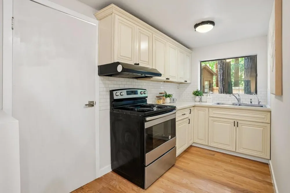 24250 Glenwood Drive Los Gatos, CA 95033
