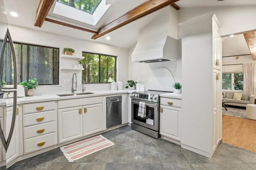 24250 Glenwood Drive Los Gatos, CA 95033