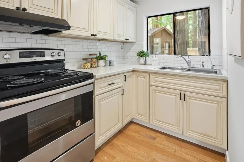 24250 Glenwood Drive Los Gatos, CA 95033