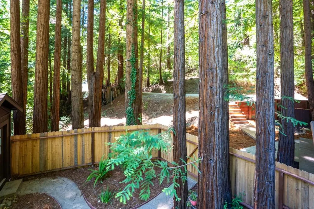 24250 Glenwood Drive Los Gatos, CA 95033