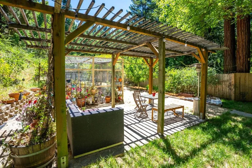 24250 Glenwood Drive Los Gatos, CA 95033