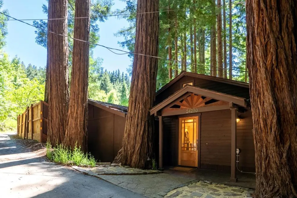 24250 Glenwood Drive Los Gatos, CA 95033
