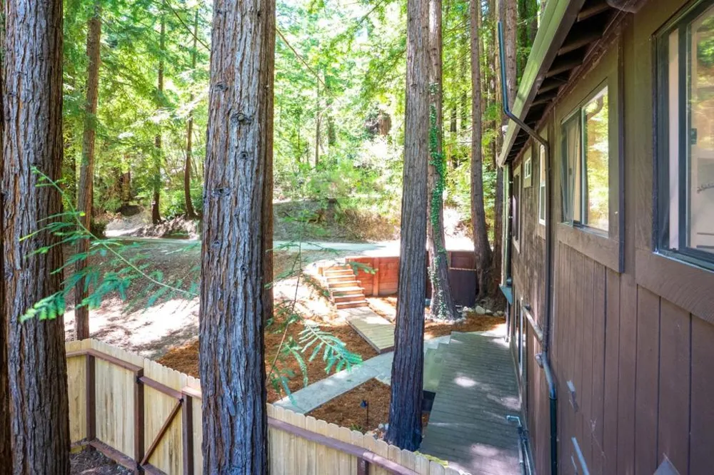24250 Glenwood Drive Los Gatos, CA 95033