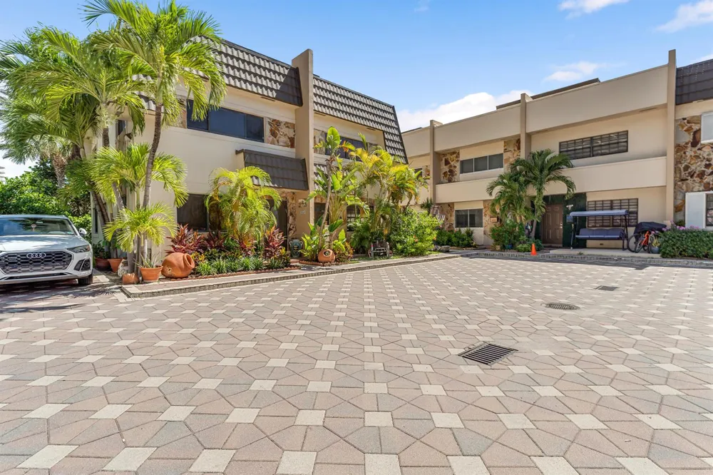 8956 Collins Avenue #4 Surfside, FL 33154