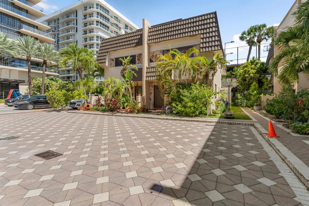 8956 Collins Avenue #4 Surfside, FL 33154