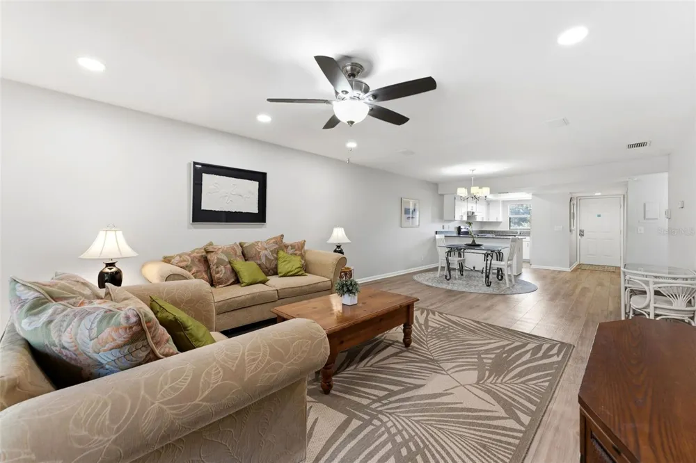 101 LAKE AVENUE NE #215 Largo, FL 33771
