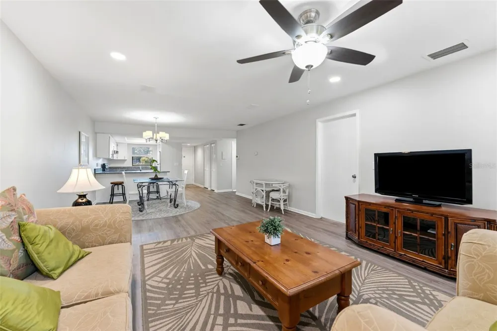 101 LAKE AVENUE NE #215 Largo, FL 33771
