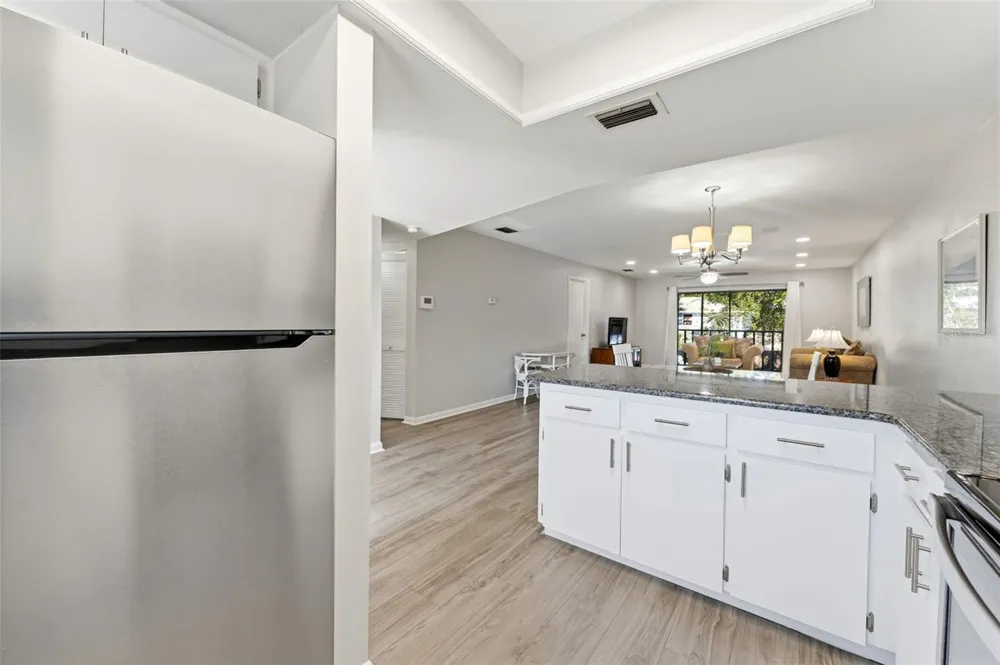 101 LAKE AVENUE NE #215 Largo, FL 33771
