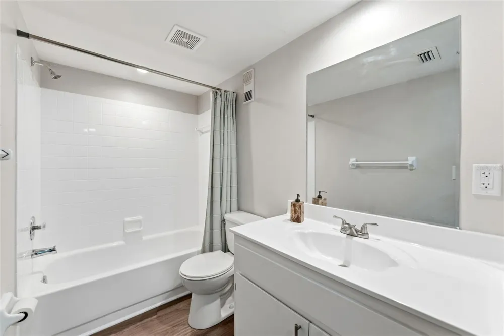 101 LAKE AVENUE NE #215 Largo, FL 33771