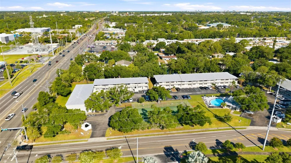 101 LAKE AVENUE NE #215 Largo, FL 33771