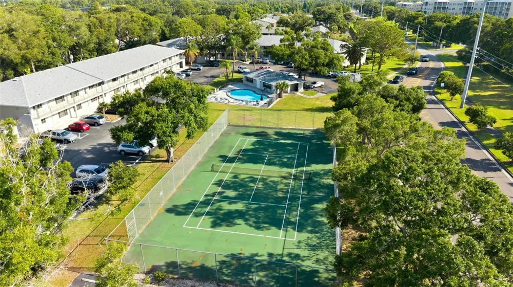 101 LAKE AVENUE NE #215 Largo, FL 33771