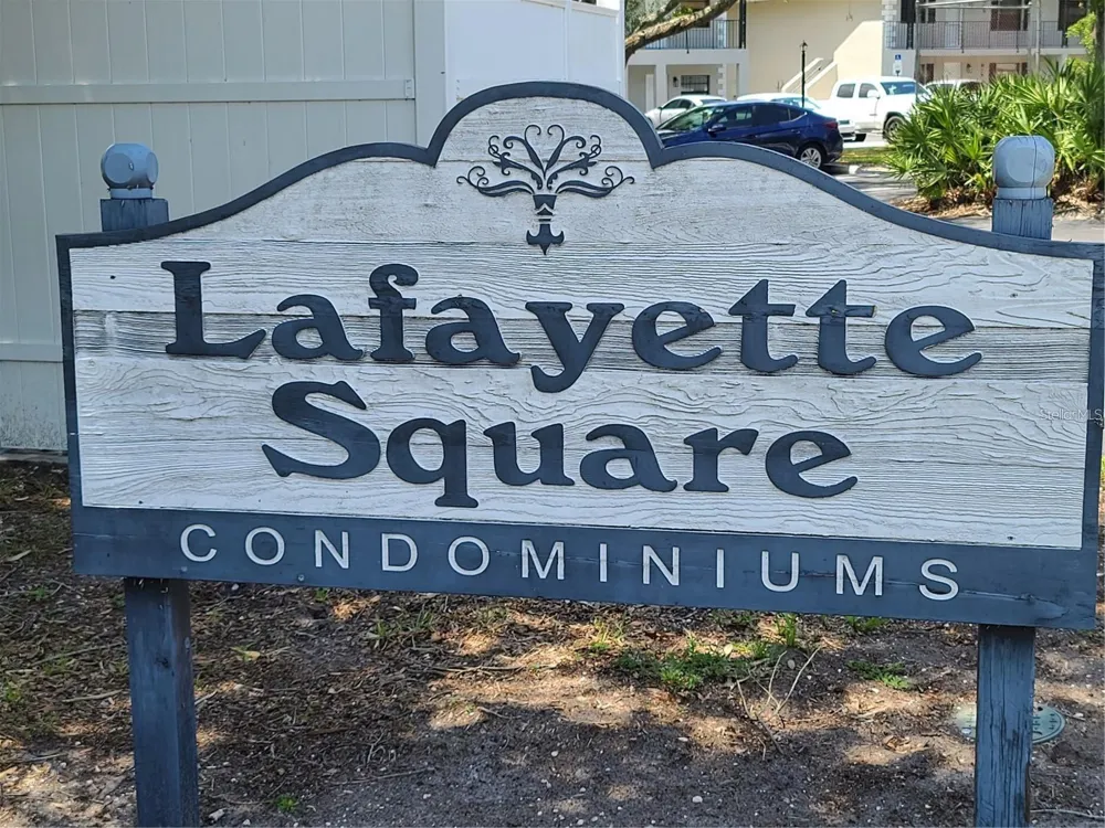 101 LAKE AVENUE NE #215 Largo, FL 33771