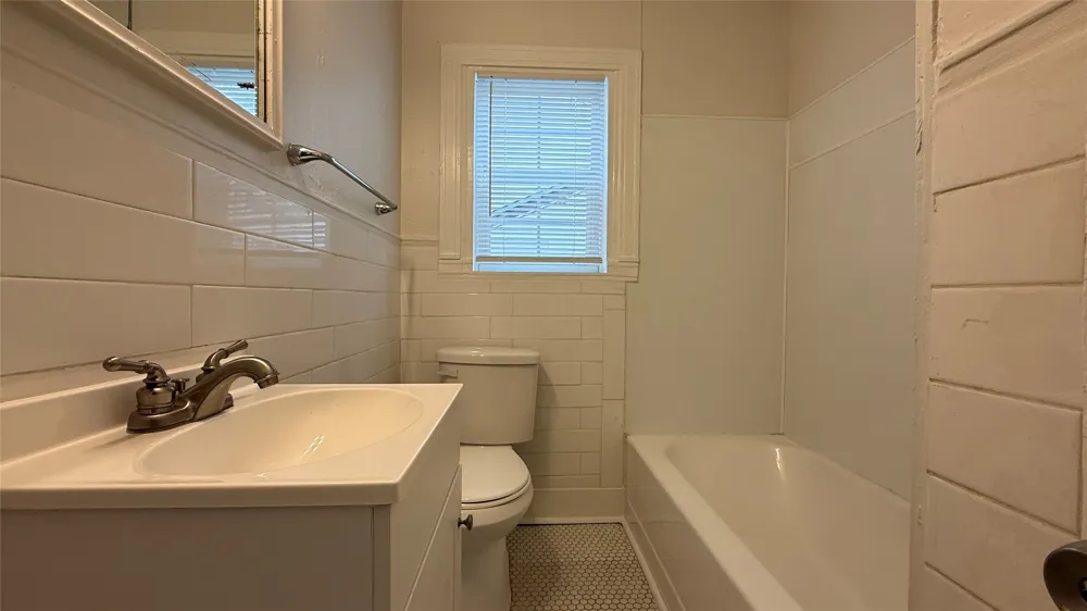 2246 Anson Road Dallas, TX 75235