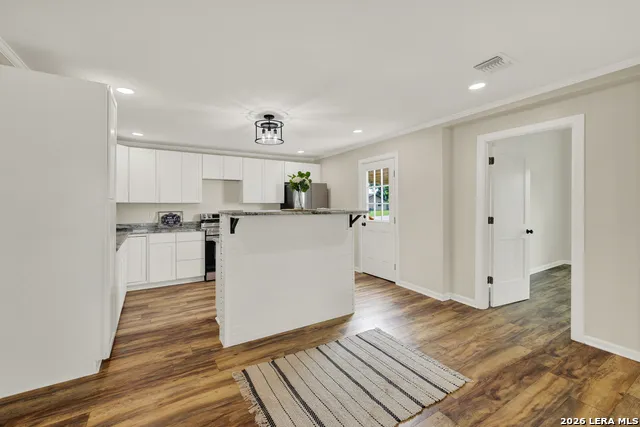 312 Lavernia Marion, TX 78124