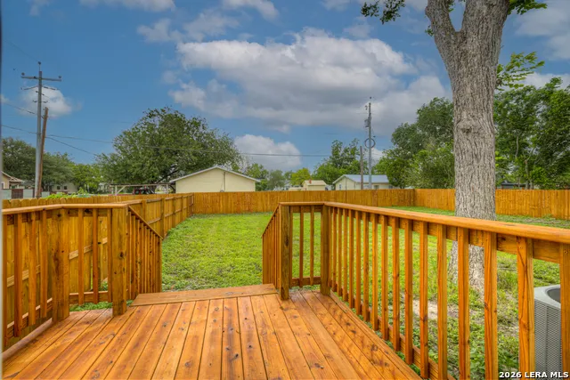 312 Lavernia Marion, TX 78124