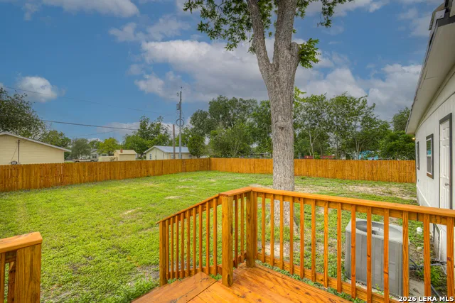 312 Lavernia Marion, TX 78124