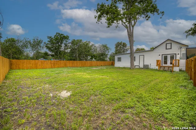312 Lavernia Marion, TX 78124