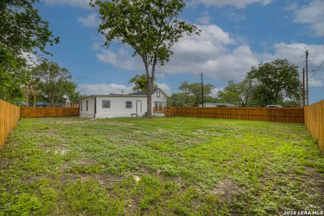 312 Lavernia Marion, TX 78124