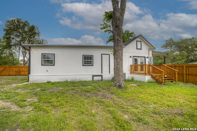 312 Lavernia Marion, TX 78124