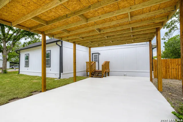 312 Lavernia Marion, TX 78124