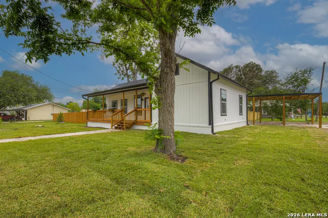312 Lavernia Marion, TX 78124