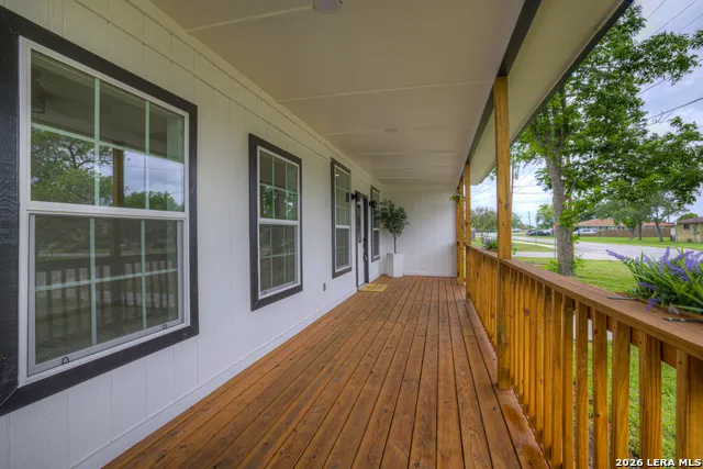 312 Lavernia Marion, TX 78124
