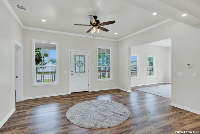 312 Lavernia Marion, TX 78124