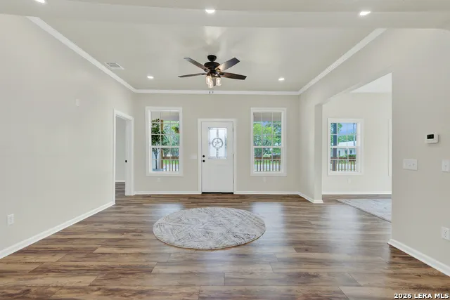 312 Lavernia Marion, TX 78124