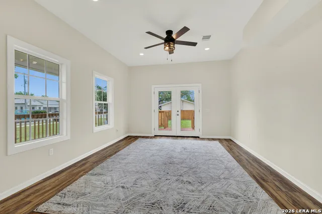 312 Lavernia Marion, TX 78124